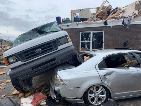 ΗΠΑ – Στους 100 ανεβαίνει ο αριθμός των νεκρών από τους ανεμοστρόβιλους