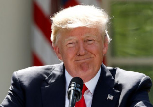 ΗΠΑ – Υψηλότερη η θνητότητα από κοροναϊό στις κομητείες που ψήφισαν τον Τραμπ