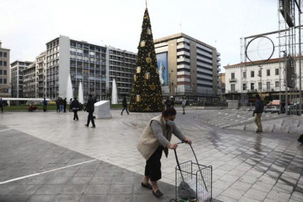 Κοροναϊός – Τρίτη δόση και υποχρεωτικότητα δίνουν «φιλί ζωής» στην οικονομία και τα Χριστούγεννα