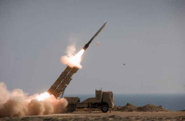 Ιράν – Με πυραύλους δοκιμάζει την αντιαεροπορική του άμυνα