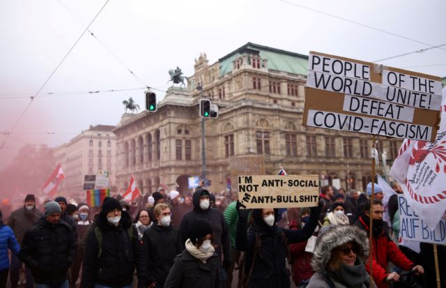 Αυστρία - Δεκάδες χιλιάδες διαδηλωτές κατά των περιοριστικών μέτρων