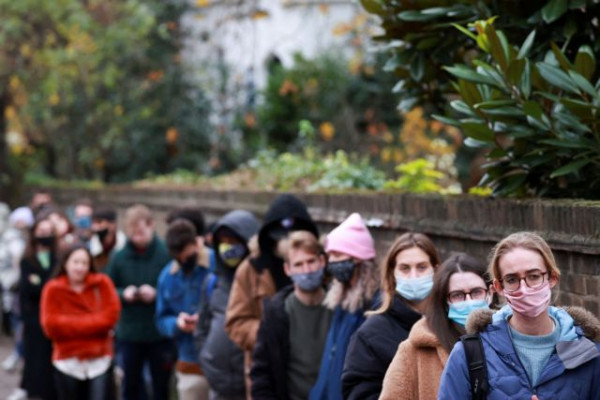 Βρετανία – Θερίζει ο κοροναϊός – Αυξάνονται συνεχώς οι διασωληνωμένοι