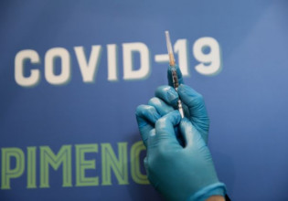 Κοροναϊός – 45χρονος «πληρώθηκε» με 25 ευρώ και πήγε να εμβολιαστεί στη θέση άλλου