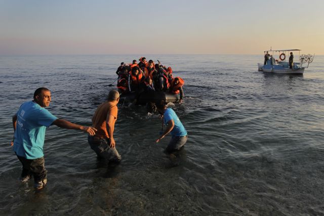 Προσφυγικό – Νέα προσάραξη πλοίου με 92 μετανάστες στη Μάνη – Στα χέρια των αρχών τρεις διακινητές