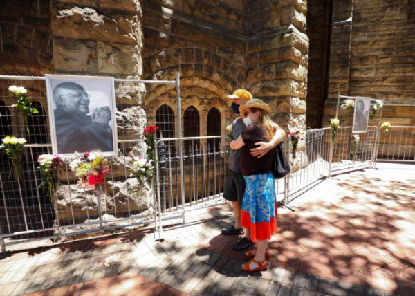 Ντέσμοντ Τούτου – Πώς τον «αποχαιρετά» ο κόσμος – «Οι αγώνες του για τον τερματισμό του απαρτχάιντ θα μείνουν στην μνήμη μας»