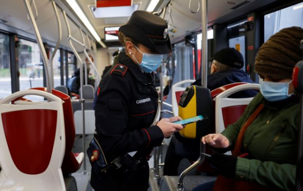 Κοροναϊος – Προς νέα μέτρα μετά τα Χριστούγεννα η Ιταλία, με επέκταση του υποχρεωτικού εμβολιασμού