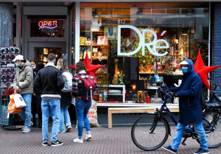 Όμικρον – Στη «σκιά» της νέας παραλλαγής τα Χριστούγεννα στην Ευρώπη – Νέα περιοριστικά μέτρα λαμβάνουν οι χώρες