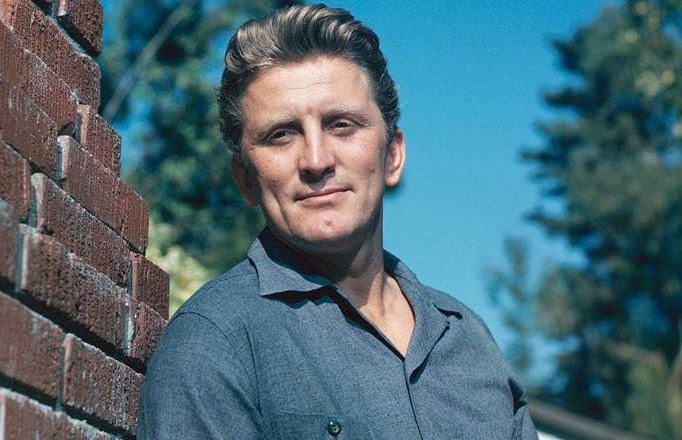 Κερκ Ντάγκλας – Πωλείται η έπαυλη που άφησε την τελευταία του πνοή