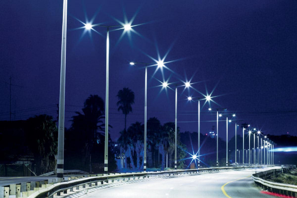 Αττική – Με LED αντικαθίστανται οι λαμπτήρες νατρίου στο οδικό δίκτυο 