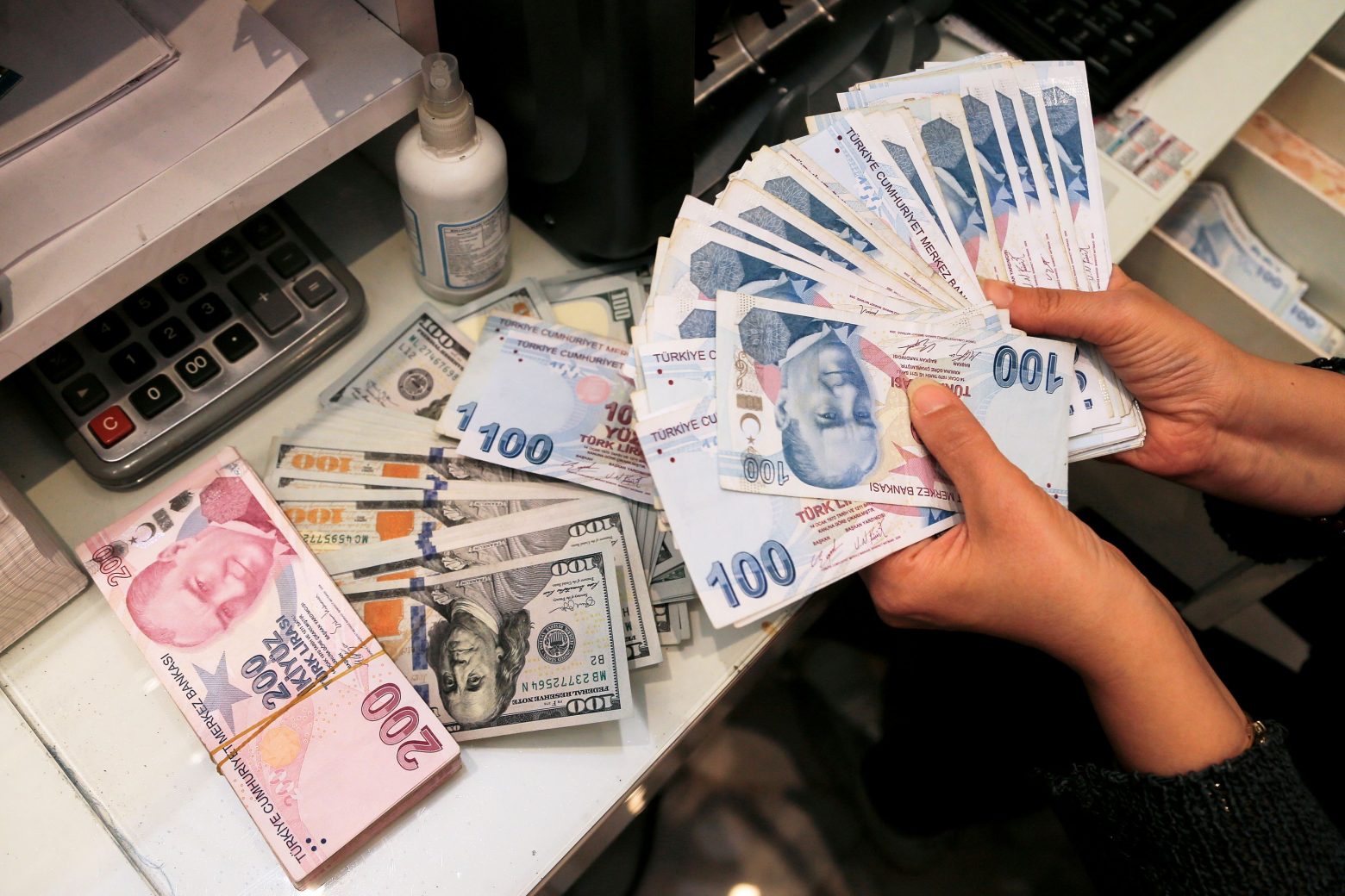 Τουρκία - Συνεχίζεται η υποτίμηση της λίρας - Πόση αξία έχει χάσει από την αρχή του 2021