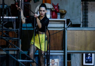 Μαίρη Μηνά – Ηχηρή αποχώρηση από την παράσταση του Βασίλη Μπισμπίκη – Τι έχει συμβεί