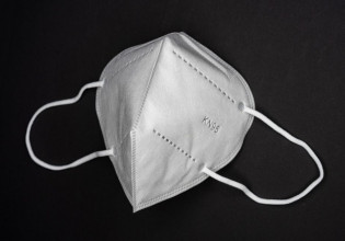 Μάσκα ΚΝ-95 – Τι είναι και γιατί συστήνεται η χρήση της στα ΜΜΜ και στα σούπερ μάρκετ