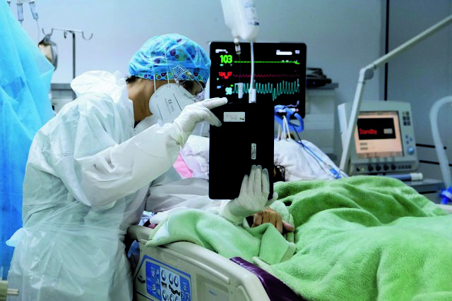 EODY: 99 COVID-19 deaths, 7,000 infections in last 24 hours, 697 intubated patients