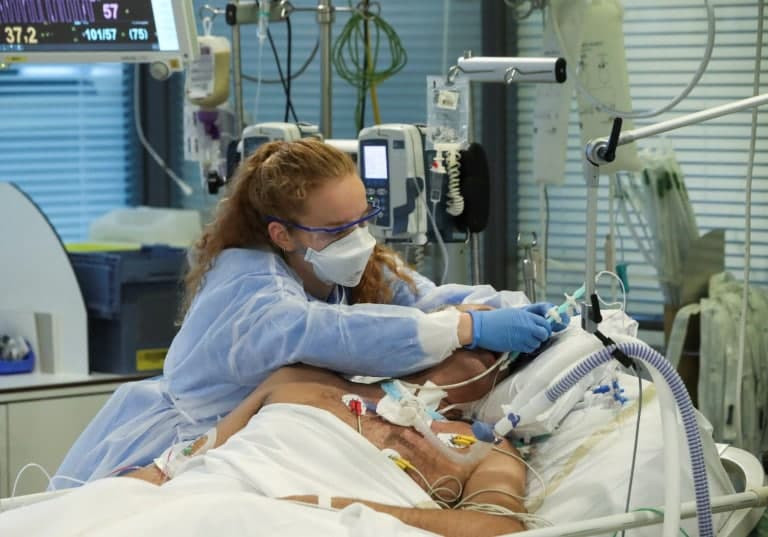 EODY: 116 COVID-19 deaths, 4,943 new infections in last 24 hours, 714 intubated patients