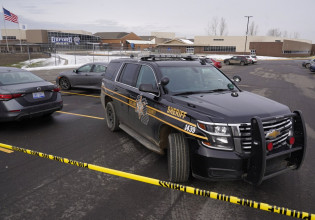 ΗΠΑ – Για ανθρωποκτονία εξ αμελείας κατηγορούνται οι γονείς του 15χρονου που σκότωσε 4 συμμαθητές του – Εξαφανίστηκαν και τους αναζητά το FBI