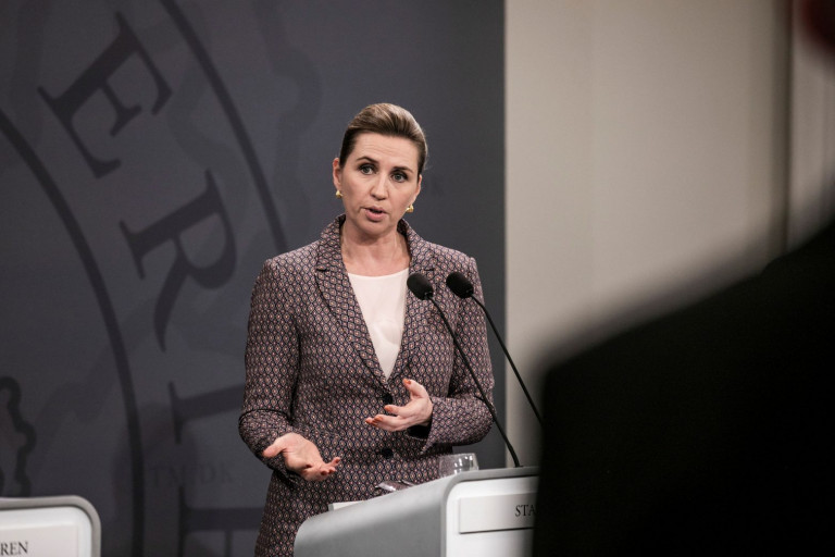 Δανία – Τη φωτογράφισαν χωρίς μάσκα ενώ έπρεπε να φοράει και η πρωθυπουργός ζήτησε συγνώμη