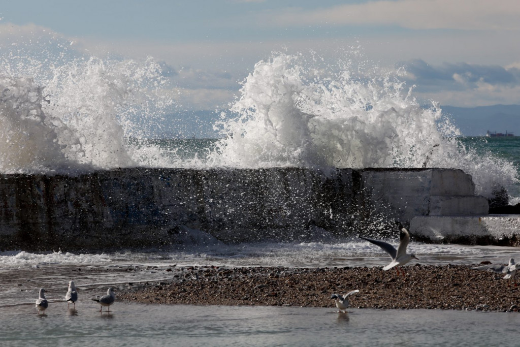 Κακοκαιρία – Μαίνεται σε πολλές περιοχές της χώρας – Πώς θα κινηθεί τις επόμενες ώρες