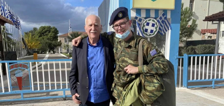 Γιώργος Παπαδάκης – Καμάρωσε τον γιο του φαντάρο