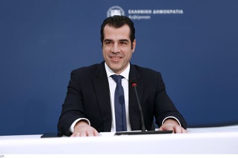 Government, experts review possible additional public health restrictions