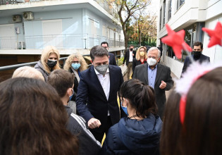 Νίκος Ανδρουλάκης – Το 2022 να φέρει αγάπη και χαμόγελο σε όλα τα παιδιά – Επίσκεψη στο Χαμόγελο του Παιδιού