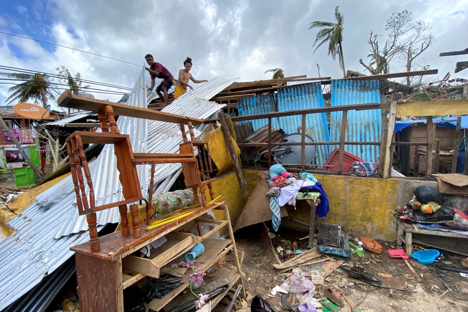 Φιλιππίνες - Πάνω από 400 νεκροί ο τραγικός απολογισμός από τον τυφώνα Ράι