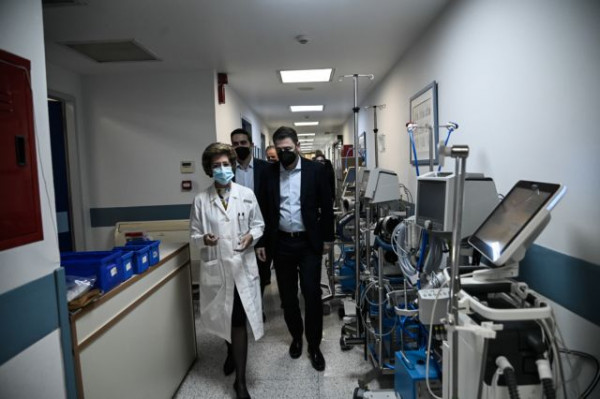 Androulakis slams PM, ‘begs’ citizens to get the jab, seeks stronger government support of NHS