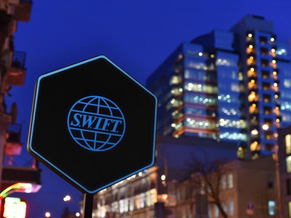 Θα είναι τελικά πλήγμα για τη Ρωσία τυχόν αποκλεισμός από το σύστημα SWIFT;