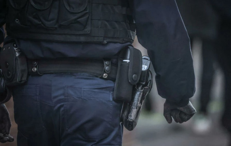 Παρίσι – Συναγερμός για ομηρία – Ένοπλος κρατάει δύο γυναίκες