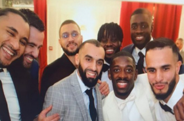 Ο Ντεμπελέ παντρεύτηκε και κανένας συμπαίκτης του δεν ήξερε ότι είχε σχέση