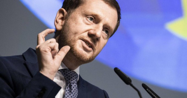 Γερμανία – Απειλές για τη ζωή του δέχθηκε από αντιεμβολιαστές ο πρωθυπουργός της Σαξονίας – «Έτοιμοι να καταφύγουν στη βία»