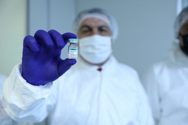 Τουρκία – Ξεκίνησε η χορήγηση του εμβολίου που παρασκευάστηκε στη χώρα