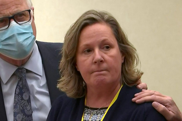 ΗΠΑ – Ένοχη για ανθρωποκτονία εξ αμελείας η λευκή αστυνομικός που σκότωσε Αφροαμερικανό