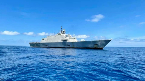 Πολεμικό πλοίο των ΗΠΑ μετατράπηκε σε «κορονοβόμβα»