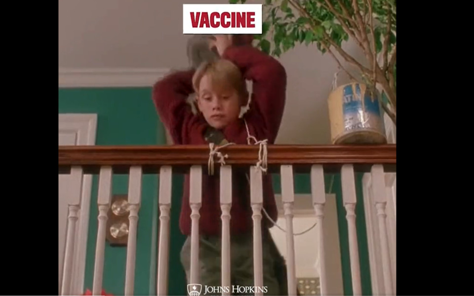 Παραλλαγές, εμβόλια και… «Mόνος στο Σπίτι» – Το επικό βίντεο από το John Hopkins