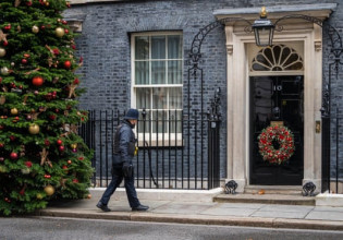 Βρετανία – Η αστυνομία δεν θα ερευνήσει το «χριστουγεννιάτικο πάρτι» στη Ντάουνινγκ Στριτ