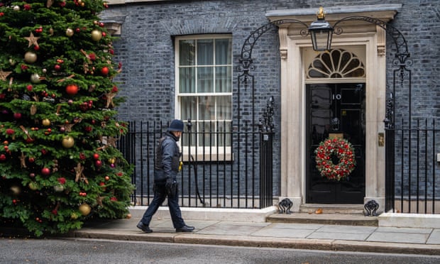 Βρετανία – Η αστυνομία δεν θα ερευνήσει το «χριστουγεννιάτικο πάρτι» στη Ντάουνινγκ Στριτ
