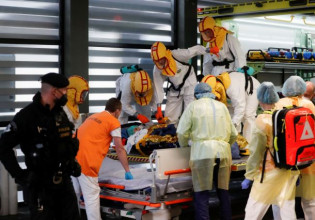 Ιταλία – Αρχηγός αντιεμβολιαστών «κόλλησε», μπήκε στη ΜΕΘ και τώρα θέλει να εμβολιαστεί