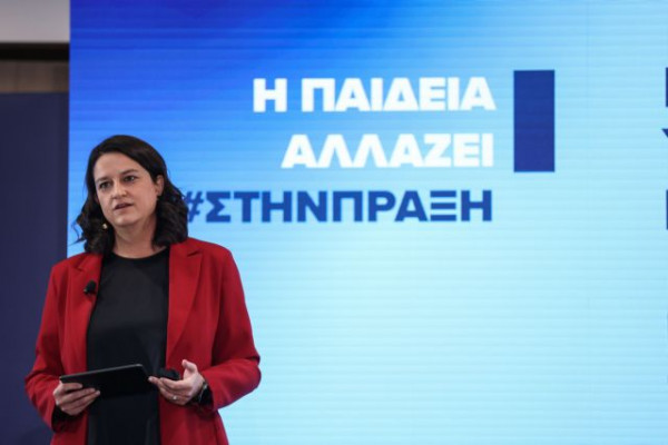 Κεραμέως – Με λένε συντηρητική, αλλά έχω ψηφίσει την υιοθεσία από ομόφυλα ζευγάρια