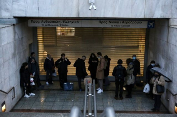 Εκκενώθηκαν κι έκλεισαν όλοι οι σταθμοί του Μετρό μετά την απειλή για βόμβα [Εικόνες & βίντεο]