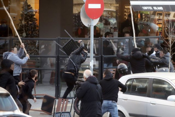 Θεσσαλονίκη – Βεντέτα μεταξύ δυο οικογενειών Ρομά πίσω από το άγριο ξύλο στα δικαστήρια