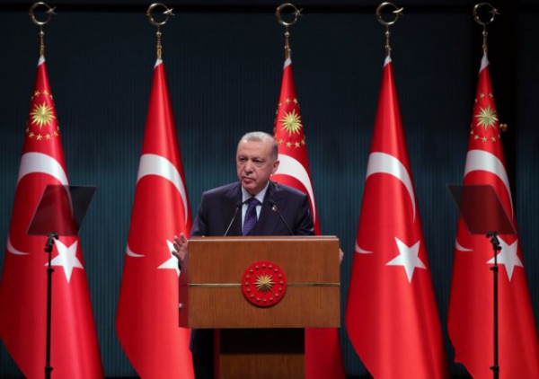 Τουρκία – Ο Ερντογάν «χρυσώνει το χάπι» στους πολίτες – Αύξηση κατώτατου μισθού, ενώ η λίρα γκρεμίζεται