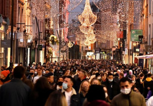 Χριστούγεννα στη σκιά της «Όμικρον» – Επαναφορά αυστηρών μέτρων σε πολλές χώρες