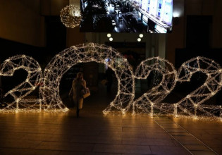 Κοροναϊός – Εφιαλτικά σενάρια για 20.000 κρούσματα έως τα τέλη Ιανουαρίου – «Κλειδώνουν» τη Δευτέρα τα νέα μέτρα