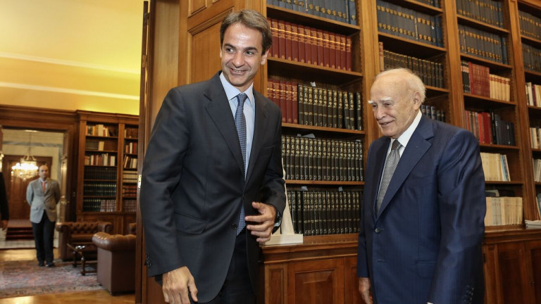 Κάρολος Παπούλιας – «Από τις εμβληματικότερες μορφές της δημοκρατικής ζωής» λέει ο Κ. Μητσοτάκης