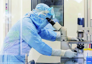 Κοροναϊός – Στα άδυτα των εργαστηρίων της Όμικρον – Πώς εντοπίζονται τα κρούσματα και οι μεταλλάξεις