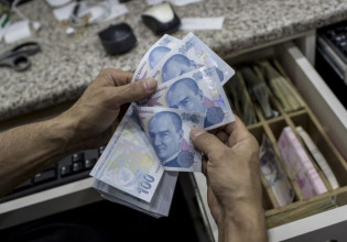 Τουρκική λίρα – Ξανά σε πτώση 8% παρά τις «παρεμβάσεις» Ερντογάν