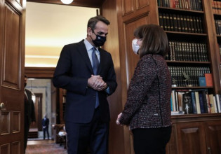 Μητσοτάκης σε Σακελλαροπούλου – Οι ειδικοί θα καθορίσουν τον χρόνο λήψης των νέων μέτρων