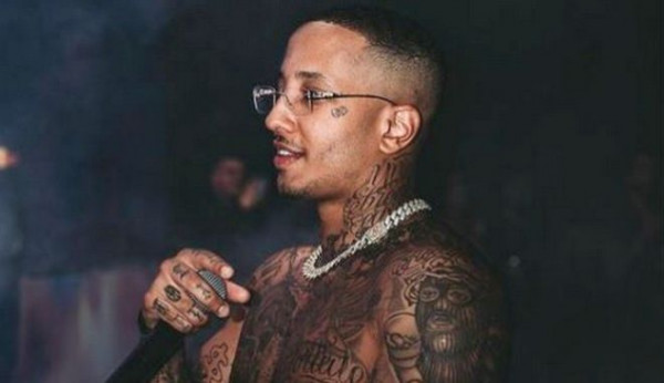 Προσαγωγή του τράπερ Light – Στην κατοχή του όπλα, τσεκούρι και… φάρος της αστυνομίας