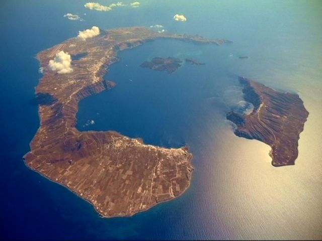 Santorini Volcano – Were the first victims of the eruption found in Turkey?