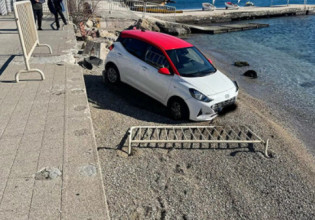 Ρόδος – Μπέρδεψε το φρένο με το γκάζι και… κατέληξε στην παραλία